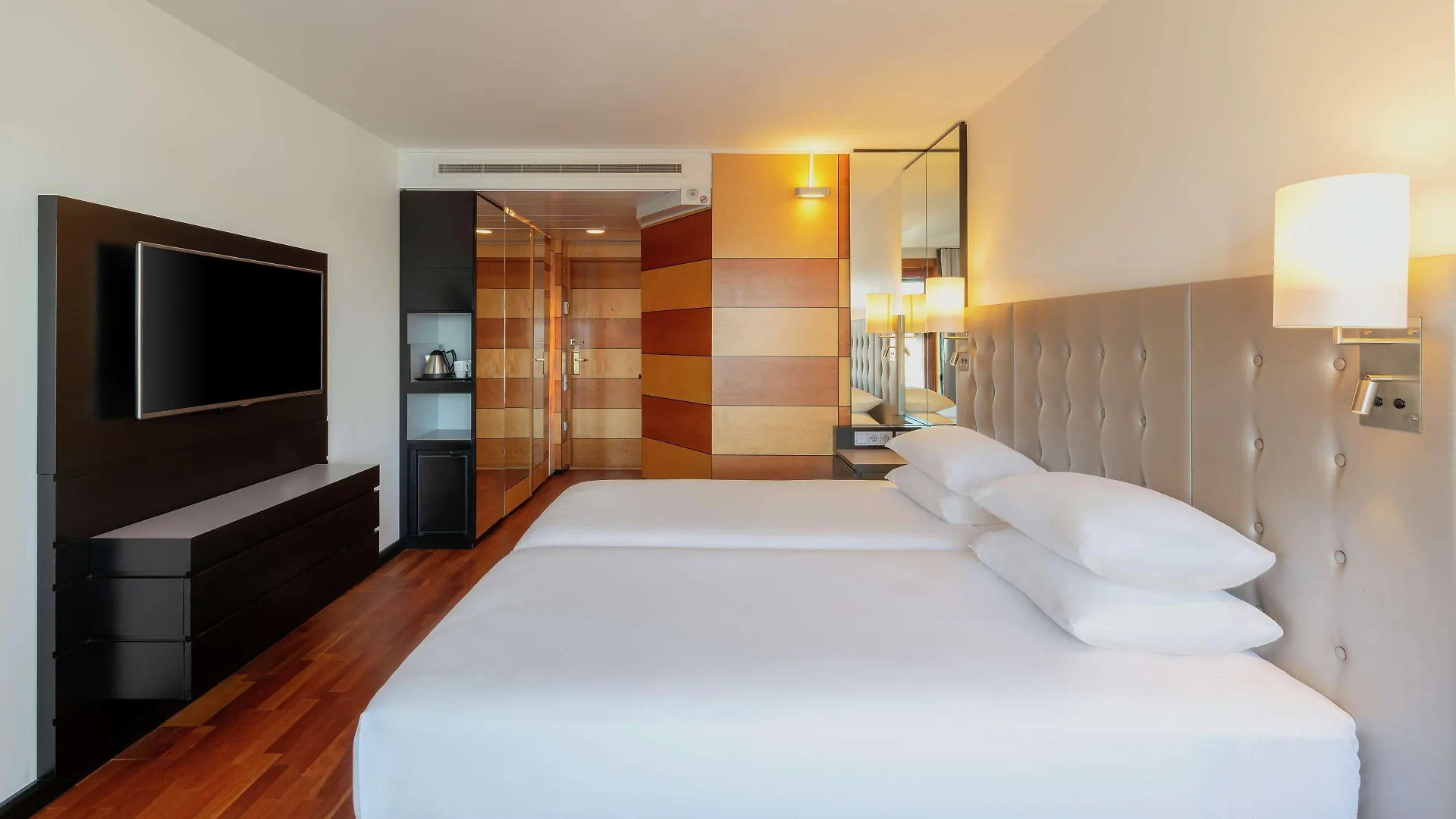 Hilton Stockholm Slussen Hotel 4*,