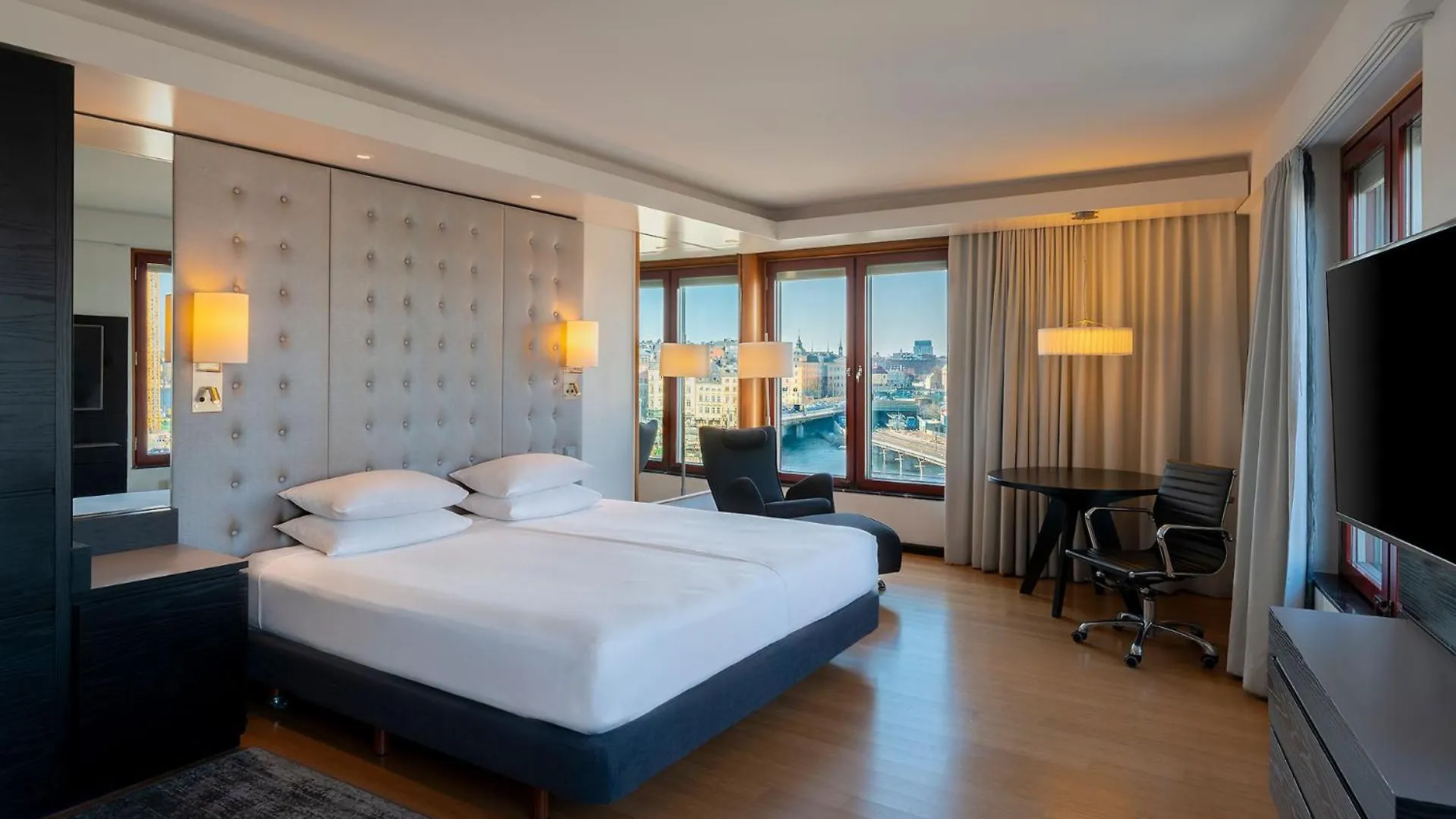 Hilton Stockholm Slussen Hotel 4*,